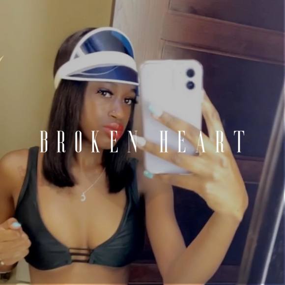 Meet your Posher, Cecee - Picture 1 of 1